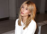 70s Curtain Bangs: 10 looks με αφέλειες για να δοκιμάσετε την απόλυτη τάση της σεζόν