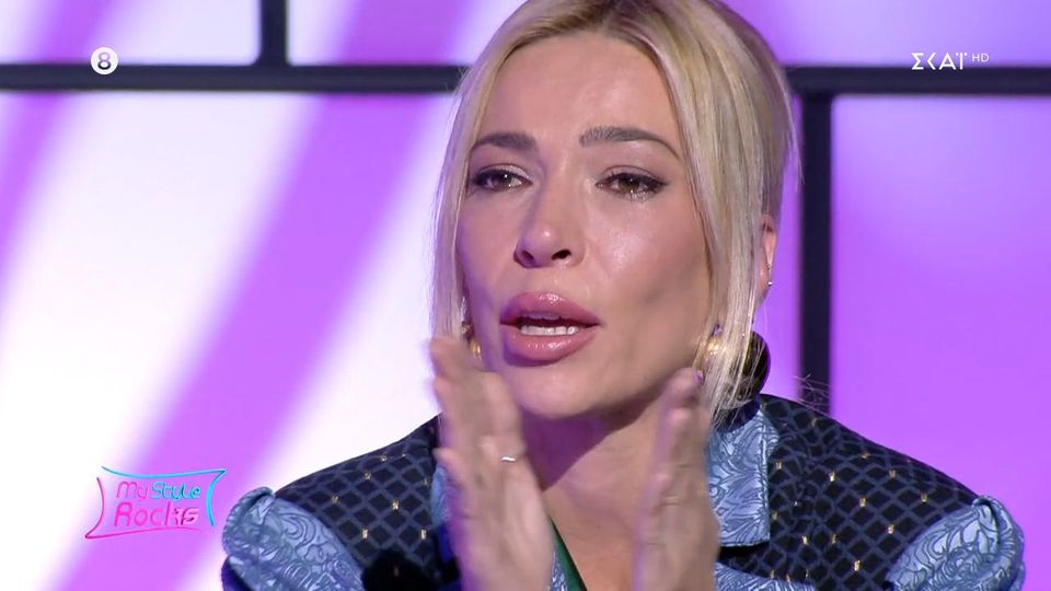 Έβαλε τα κλάματα η Αμάντα: «Θα φοράω ότι ρούχα θέλω» [vid]