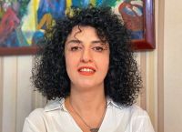 Μέσα στις διαβόητες ιρανικές φυλακές Evin όπου κρατείται η φετινή νικήτρια του Νόμπελ Ειρήνης