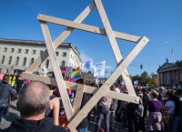 Γερμανία: Σημαδεύουν σπίτια Εβραίων στο Βερολίνο με το Αστέρι του Δαβίδ