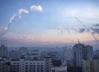 Ο ισραηλινός στρατός επιβεβαιώνει ότι στρατιώτες και πολίτες έχουν πιαστεί αιχμάλωτοι από την Χαμάς