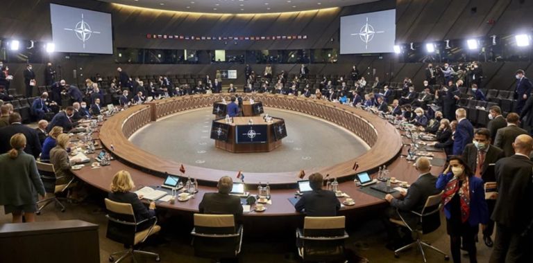 Σοκαρίστηκαν οι υπουργοί Άμυνας του ΝΑΤΟ – Ο Γκαλάντ τους έδειξε βίντεο εγκλημάτων της Χαμάς [vid]