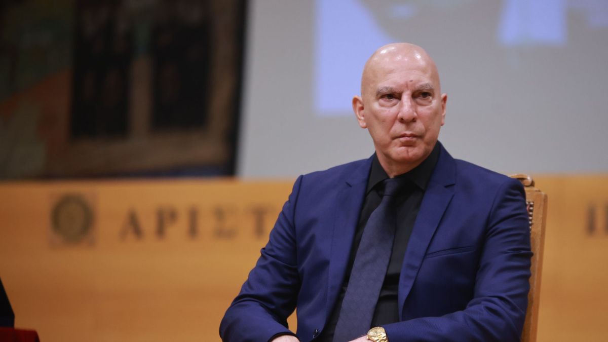 Νίκος Γκάλης: «Προέρχομαι από μια φτωχή οικογένεια που με έμαθαν να σέβομαι»