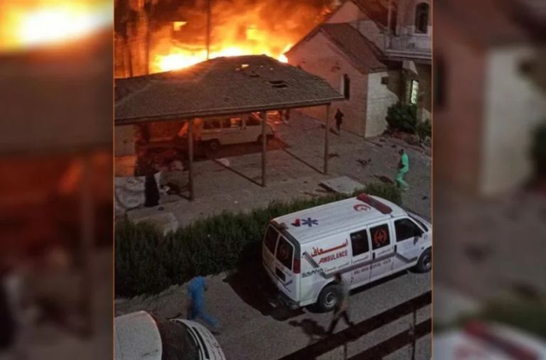 Γάζα: Χτυπήθηκε με ρουκέτα το νοσοκομείο – Τι αναφέρει Ισραήλ και Παλαιστίνη [vid]