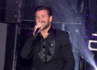Θάνος Πετρέλης: «Κοπέλα κατέβασε το σουτιέν της για να της υπογράψω αυτόγραφο»