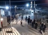 Σάμος: Επεισόδια και συλλήψεις στη δομή μεταναστών για συνθήματα υπέρ της Παλαιστίνης [vid]