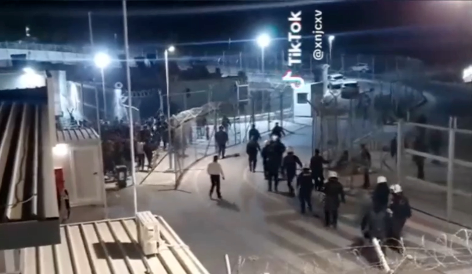 Σάμος: Επεισόδια και συλλήψεις στη δομή μεταναστών για συνθήματα υπέρ της Παλαιστίνης [vid]