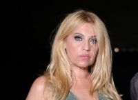 Σαμπρίνα: «Είμαι εξοργισμένη που ο πρώην σύζυγος μου και ο γιος μου βρίσκονται στο κρατητήριο»