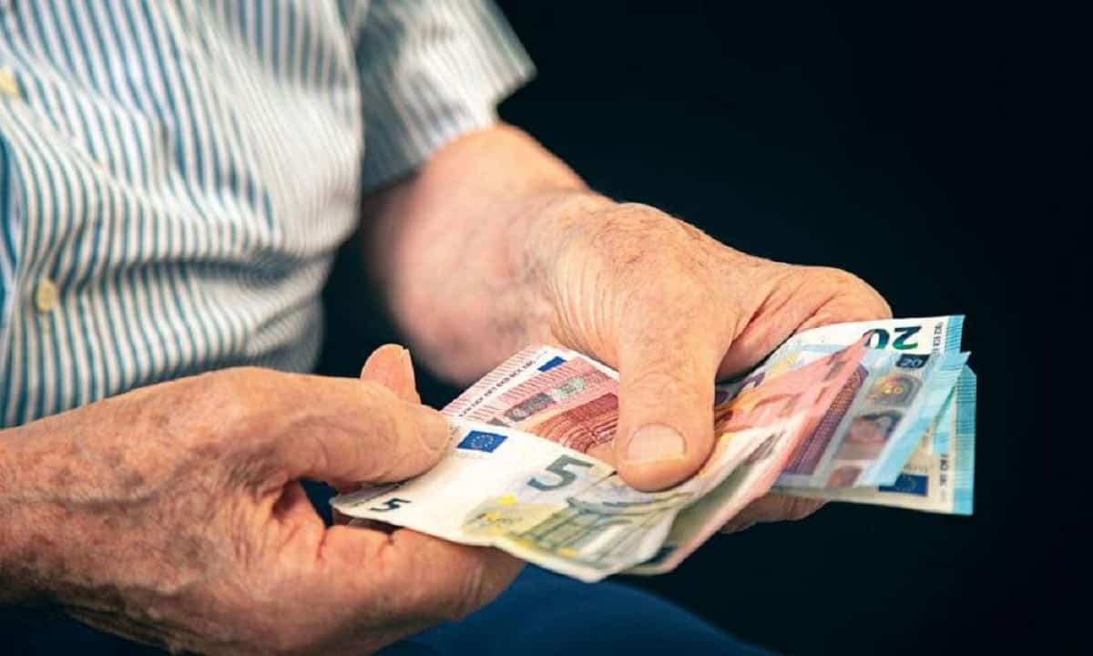 Συντάξεις – εισφορές: Οι αλλαγές που φέρνει το 2024 στο ασφαλιστικό