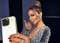 Panik Concert: Το φινάλε έκανε η Βανδή, άκρως εντυπωσιακή με φόρεμα μαύρο παντού τρύπιο Panik Concert: Το φινάλε έκανε η Βανδή, άκρως εντυπωσιακή με φόρεμα μαύρο παντού τρύπιο