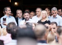 Πρώτη περιοδεία Μητσοτάκη στον Βύρωνα με τον Χαρδαλιά: “Τον στηρίζω ανεπιφύλακτα” [vid]