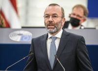 Μ. Βέμπερ: Κατά των συνοριακών ελέγχων εντός της Ε.Ε.
