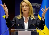 Μέτσολα: Το Ιράν παίζει με τη φωτιά