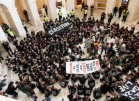 ΗΠΑ: Διαδηλωτές εισέβαλαν στο Καπιτώλιο ζητώντας κατάπαυση πυρός στη Γάζα