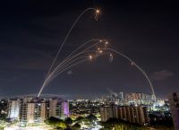 Η Χαμάς βομβαρδίζει την Ασκελόν – Πώς απαντά το Ισραήλ