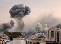 Εντείνονται οι ισραηλινοί βομβαρδισμοί