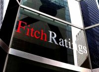 Fitch: Η Ελλάδα υπερ-αποδίδει σε μείωση χρέους και ανάπτυξη