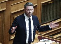 ΠΑΣΟΚ: Ο διπλός αγώνας κατά ΝΔ και ΣΥΡΙΖΑ