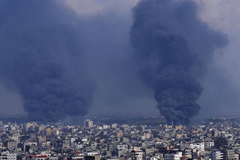 Ισραήλ: Ανταλλαγή πυρών και με τη Χεζμπολάχ – Ανελέητοι βομβαρδισμοί στη Γάζα [vid]