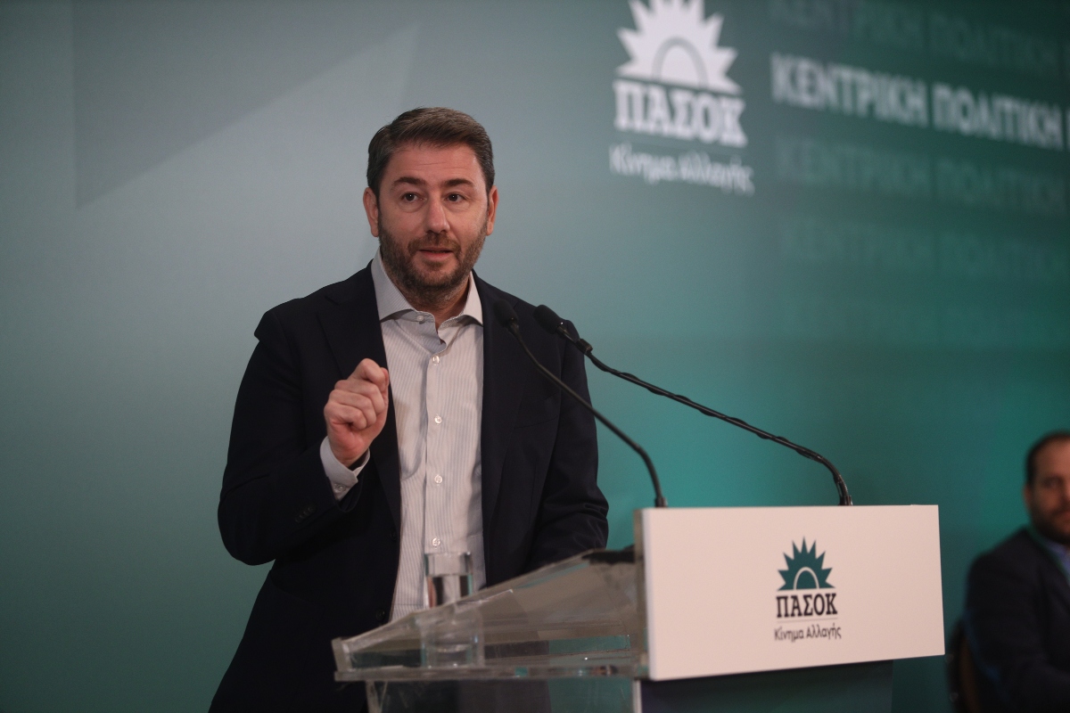 ΠΑΣΟΚ: Αντιπολίτευση σε ρυθμούς “σκληρού ροκ”