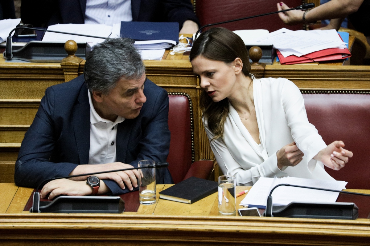 Λιγοστεύουν επικίνδυνα οι βουλευτές του ΣΥΡΙΖΑ – Αποχώρηση και Παπαδημούλη