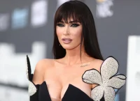 H Megan Fox κυκλοφόρησε 70 “σπαρακτικά και σκοτεινά” ποιήματα