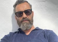 Μπράτης: «Εγώ είμαι γκέι και πληρώνω την ίδια εφορία με έναν στρέιτ θα έπρεπε να έχω ίδια δικαιώματα»