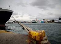 Δεμένα τα πλοία σε Πειραιά, Ραφήνα και Λαύριο