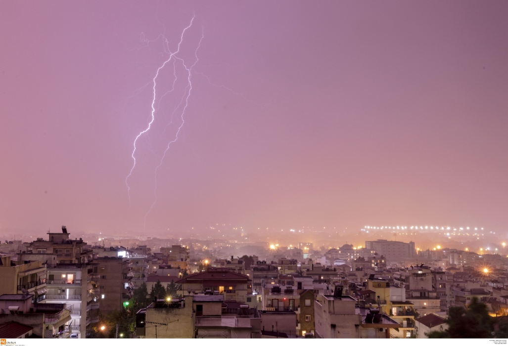 Kακοκαιρία: Χαλάζι στα δυτικά και βόρεια – Κύμα 4 μέτρων στο Αιγαίο [vid]