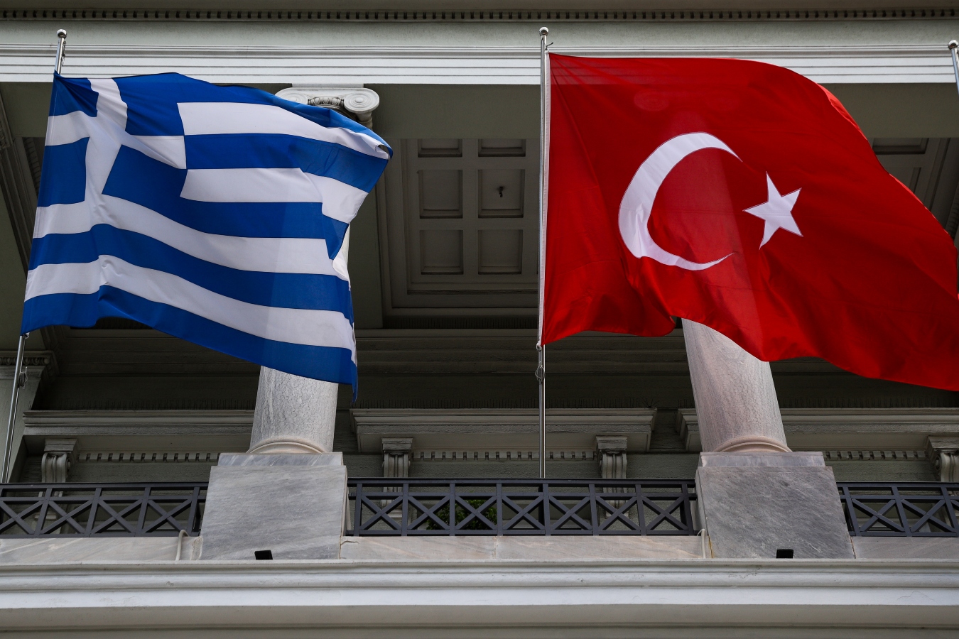Θετικό κλίμα στη συνάντηση αντιπροσωπειών Ελλάδας και Τουρκίας: Τι συμφώνησαν [vid]