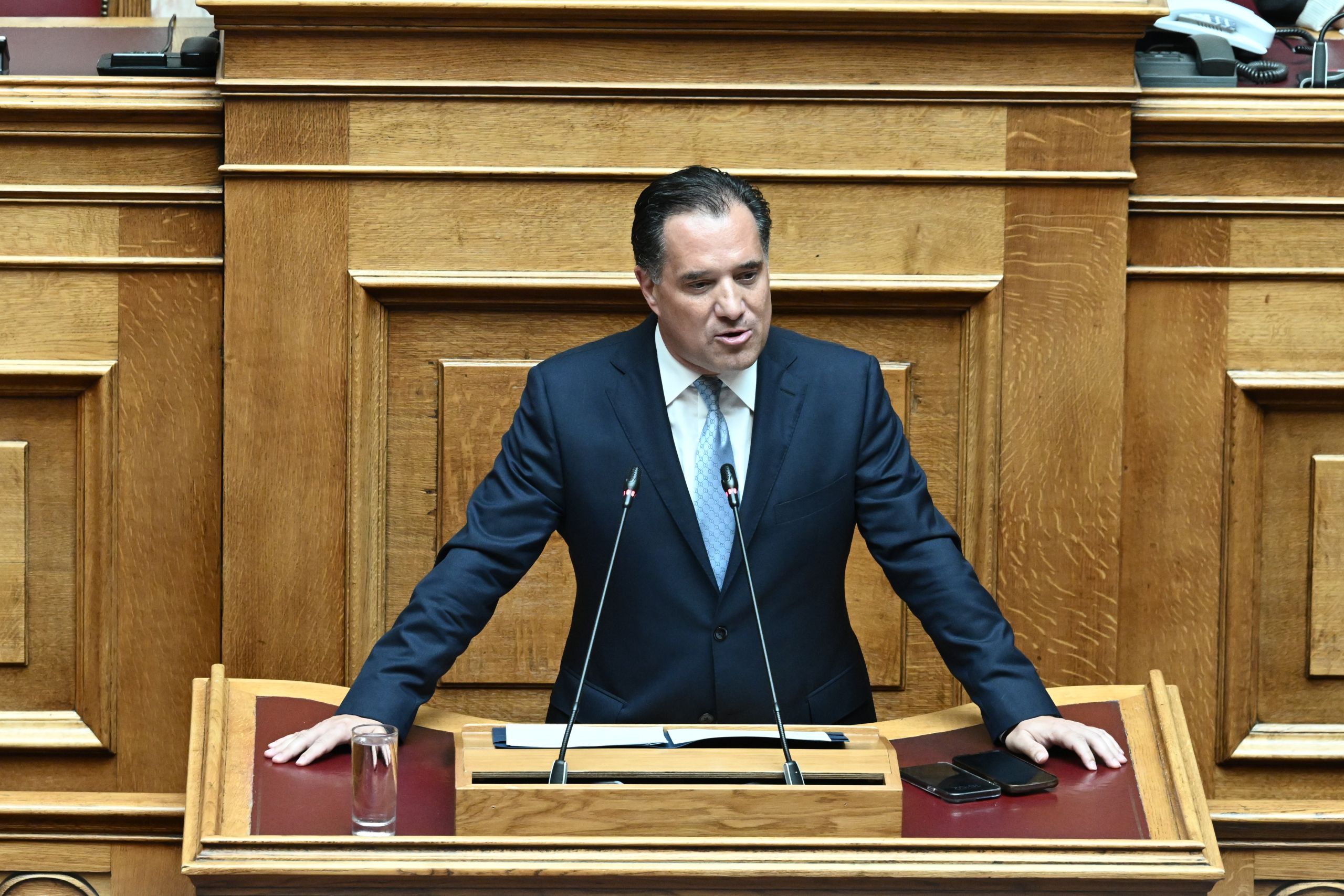 Άδωνις: Εξοργιστικά τα πρωτοσέλιδα Αυγής και Δημοκρατίας