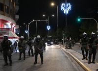 Επεισόδια σε πλατεία Βικτωρίας και Θησείο – Συλλήψεις και προσαγωγές [vid]