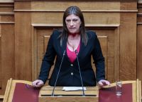 Κωνσταντοπούλου για Παπαϊωάννου και Χουρδάκη: Ντροπής πράγματα, μάνα και γιος να πάρουν τις έδρες σπίτι τους
