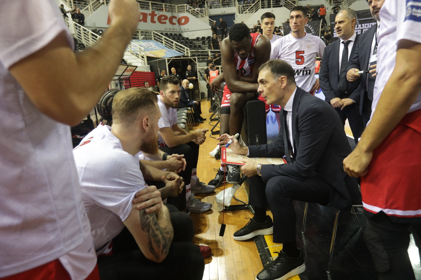 Ολυμπιακός: Τελικά θέλει ή δεν θέλει παίκτες; [vid]