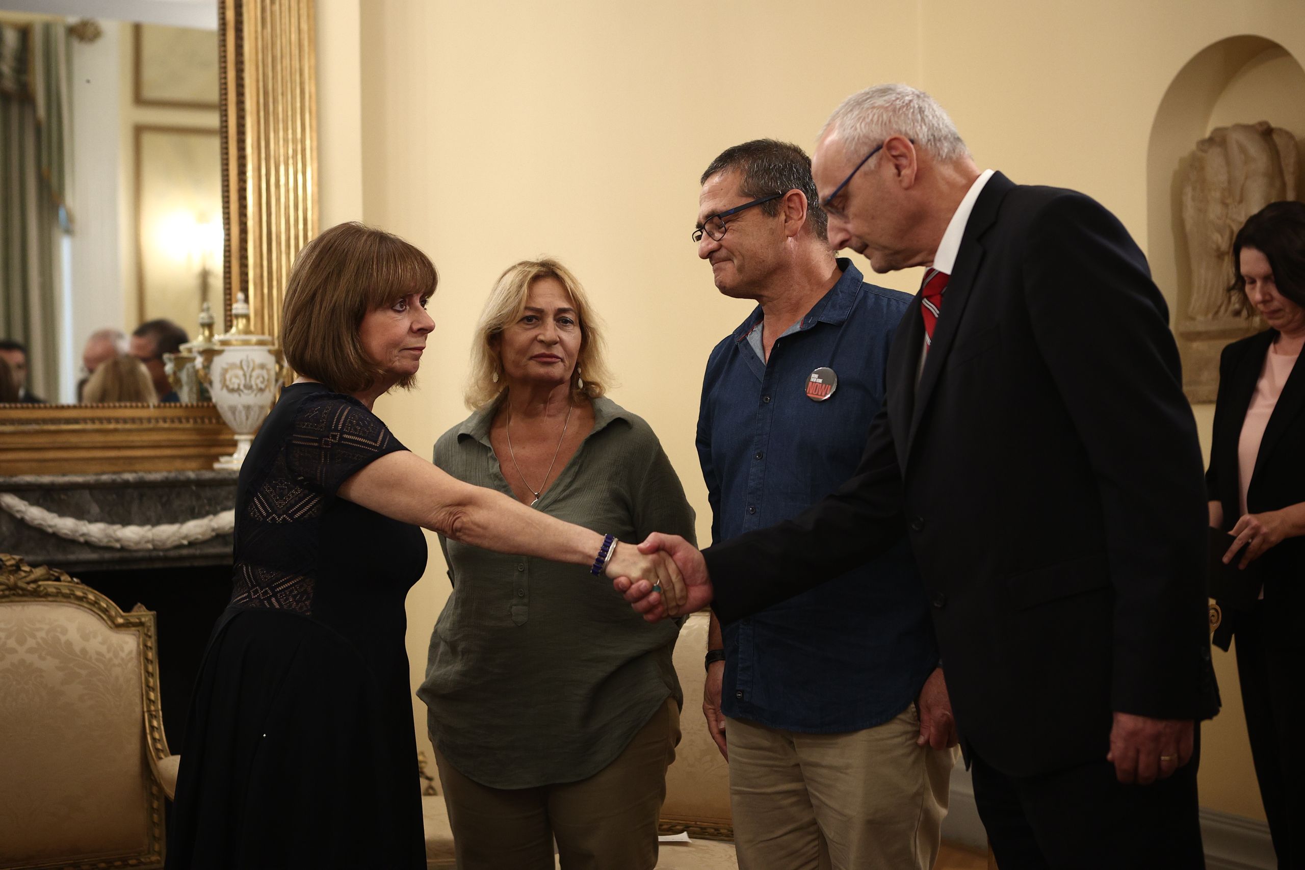 Sakellaropoulou expresses support to the families of Israeli hostages