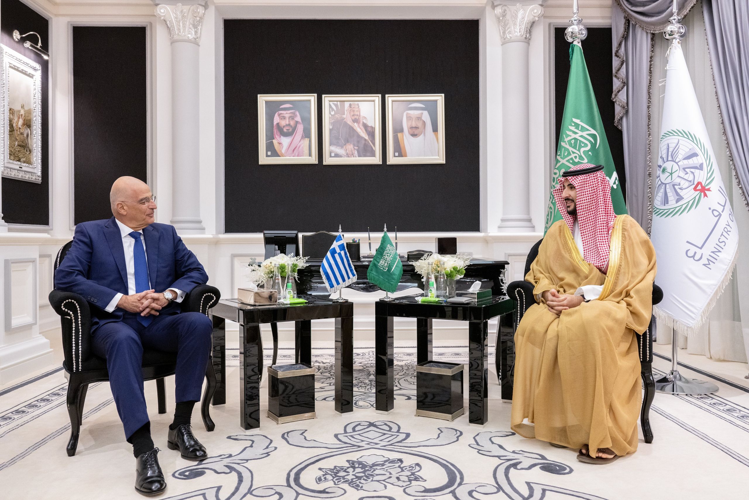 Dendias, Prince Khalid bin Salman discuss wider defence cooperation between Greece and Saudi Arabia