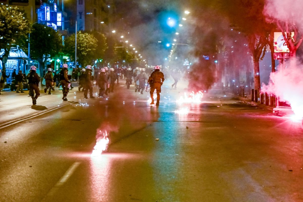 Πολυτεχνείο 2023: Επεισόδια μετά τις πορείες σε Πανεπιστημιούπολη Ζωγράφου, Θεσσαλονίκη και Πάτρα [vid]