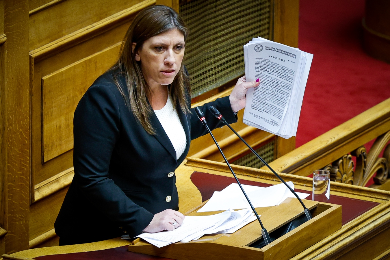 Βουλή: Άγριος καυγάς Θεοχάρη – Κωνσταντοπούλου για το φορολογικό