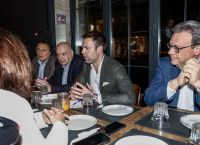Στέφανος Κασσελάκης: Βραδινή έξοδος στο Παγκράτι με βουλευτές του ΣΥΡΙΖΑ [vid]