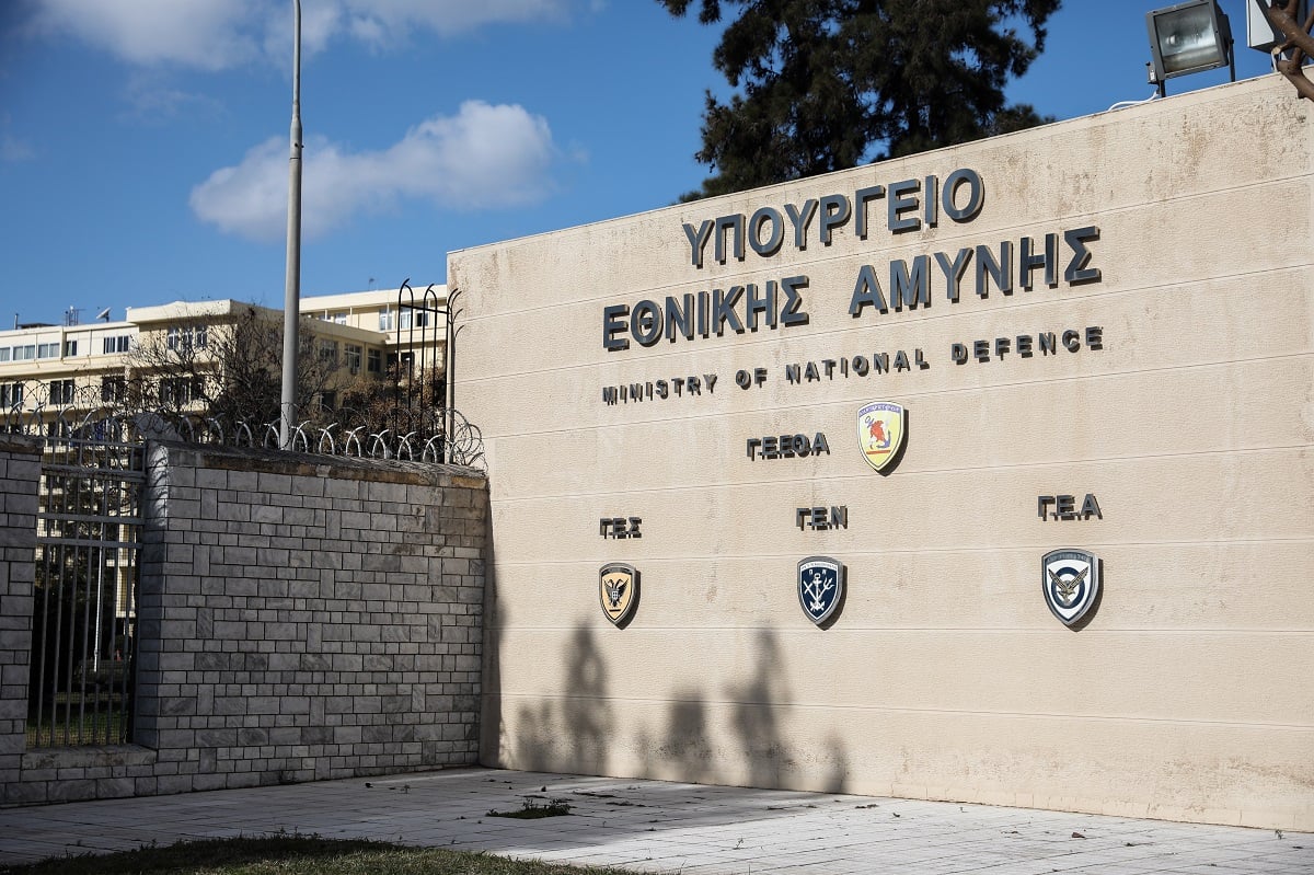 Η EAB γυρνάει στο υπουργείο Άμυνας, θέλει να παράγει drones και ψάχνει στρατηγικό επενδυτή