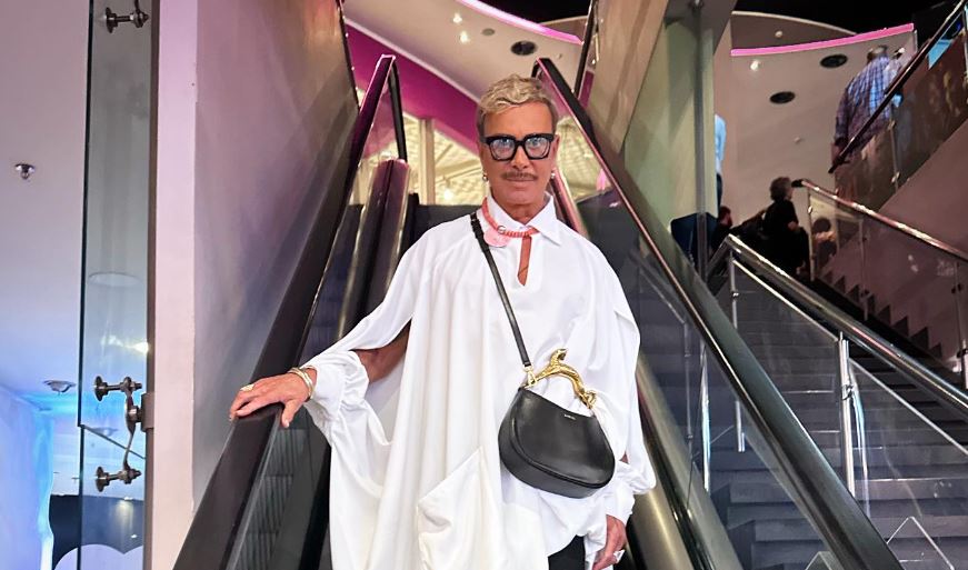 Λάκης Γαβαλάς: Ποζάρει στο Instagram με μακριά μαλλιά και τακούνια