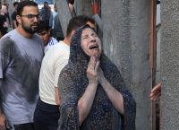 Ισραήλ: Άμαχοι με λευκές σημαίες μπροστά από άρματα – «Όχι» στις ΗΠΑ για τριήμερη κατάπαυση πυρός