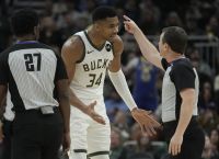 NBA: Ο Αντετοκούνμπο άγγιξε το triple double, αλλά οι Μπακς ηττήθηκαν από τους Χοκς!