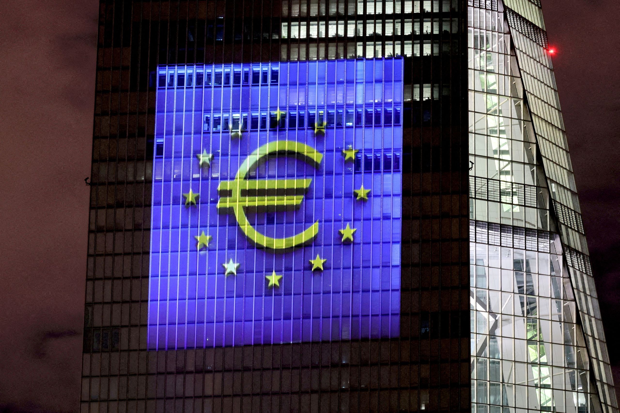 Το χρέος στην ευρωζώνη κυμαίνεται στο 89% – Οι απειλές από ΕΚΤ