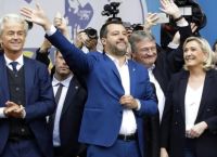 Οι “μικροί Τραμπ” της Ευρώπης γιορτάζουν τη νίκη Βίλντερς στην Ολλανδία