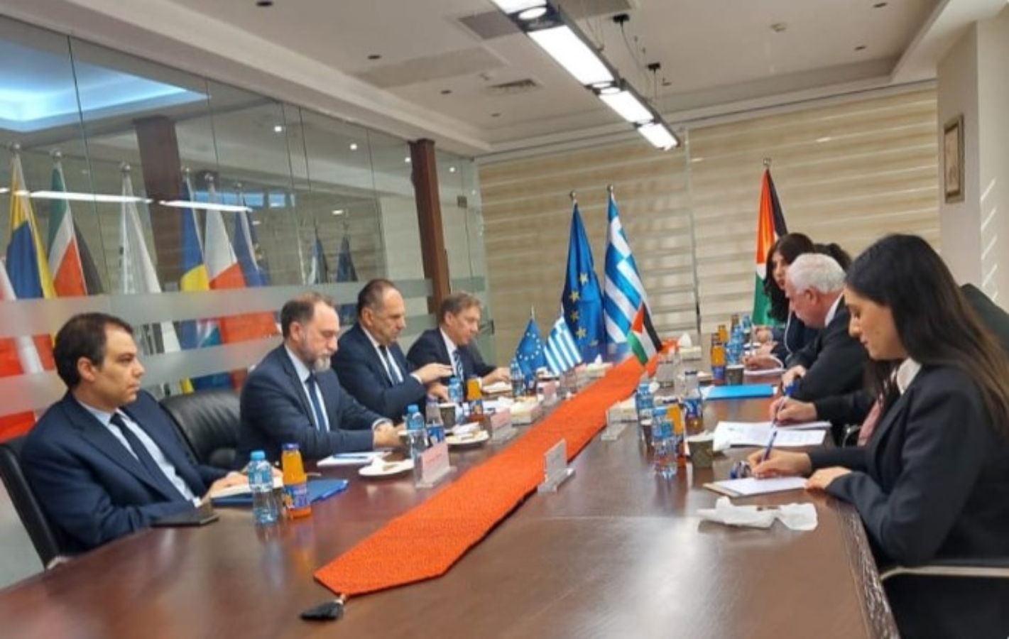 Γεραπετρίτης: Συναντήθηκε με τον υπουργό Εξωτερικών της Παλαιστίνης [vid]
