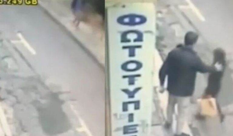 H στιγμή που ο «δράκος των Εξαρχείων» κυνηγά ένα από τα θύματά του [vid]