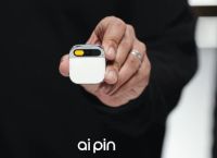 Ανδρόγυνο που εργαζόταν στην Apple, μόλις λάνσαρε το δικό του smartphone