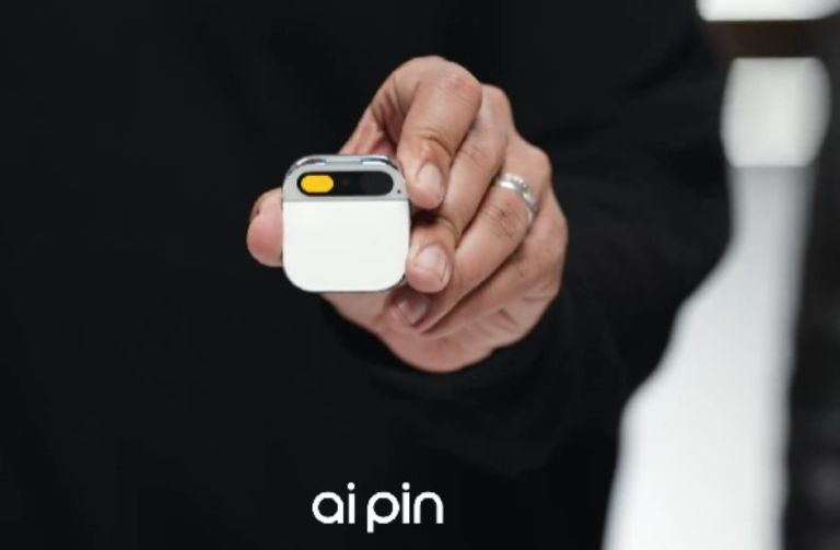 Ανδρόγυνο που εργαζόταν στην Apple, μόλις λάνσαρε το δικό του smartphone