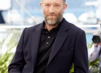 O Vincent Cassel αν και άσχημος έχει γούστο στις ωραίες γυναίκες